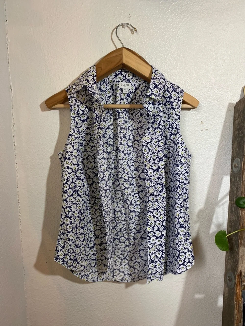 J. Crew Women's Sleeveless Daisy Cotton Poplin Shirt Antique Navy Size Medium